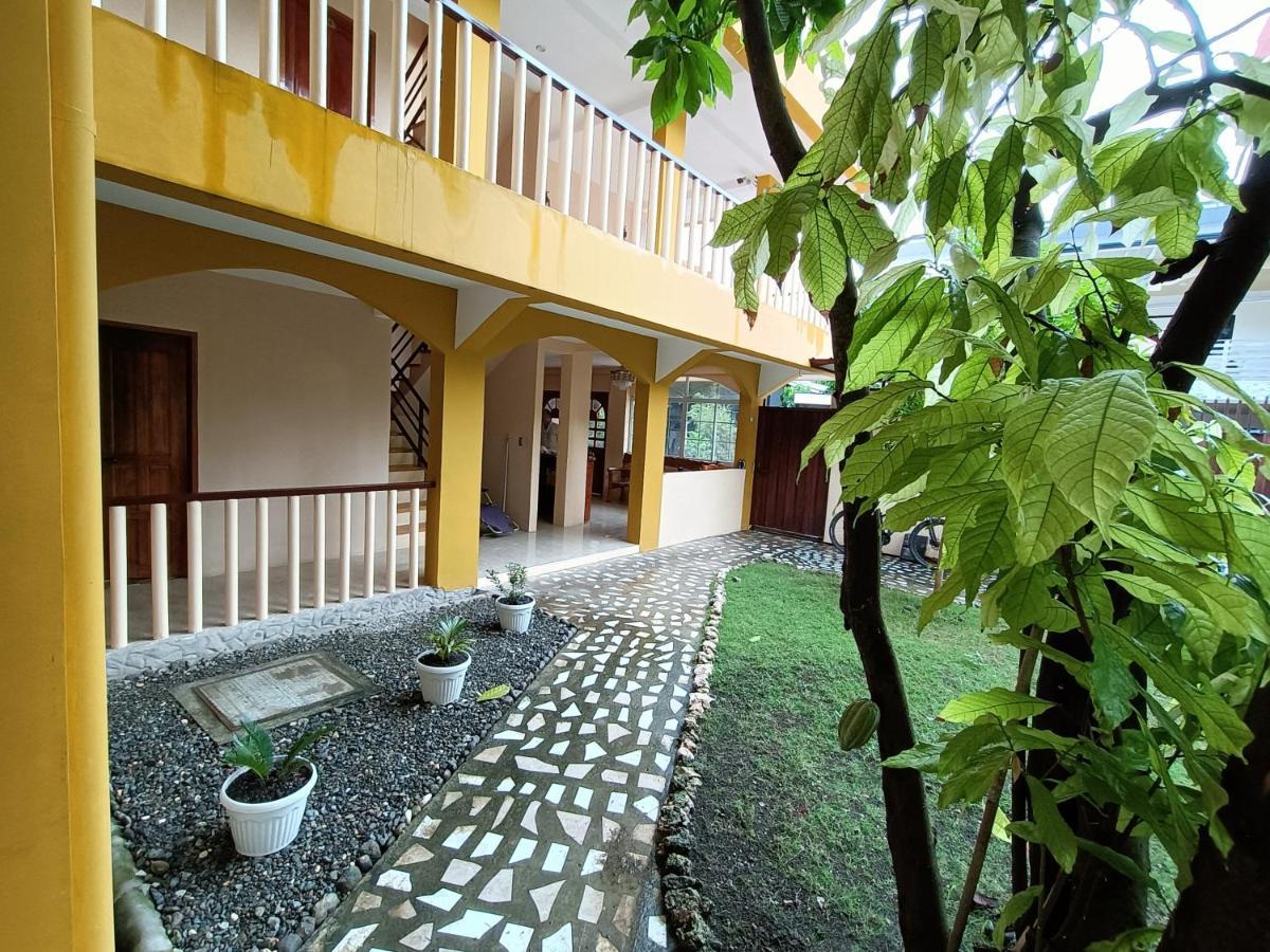Speed 8 Inn Moalboal Exterior photo